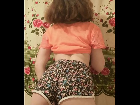 ❤️ Gadis muda seksi menanggalkan celana pendeknya di depan kamera Porno di id.doujin-sexy.ru